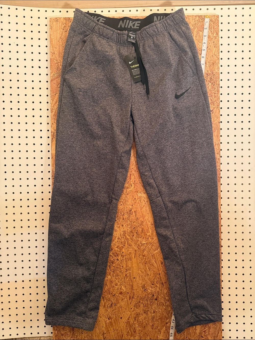 Nike Men's Dark Heather Gray Dryfit Therma-FIT Joggers size M